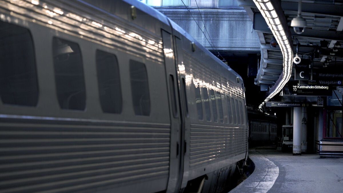 Trains are rolling again after overhead contact line collapse