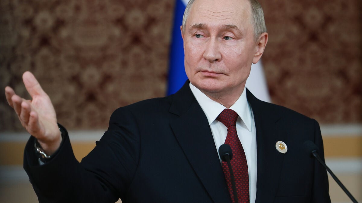 Viral Russian Singer Arrested for Leading Protest Song Against Putin