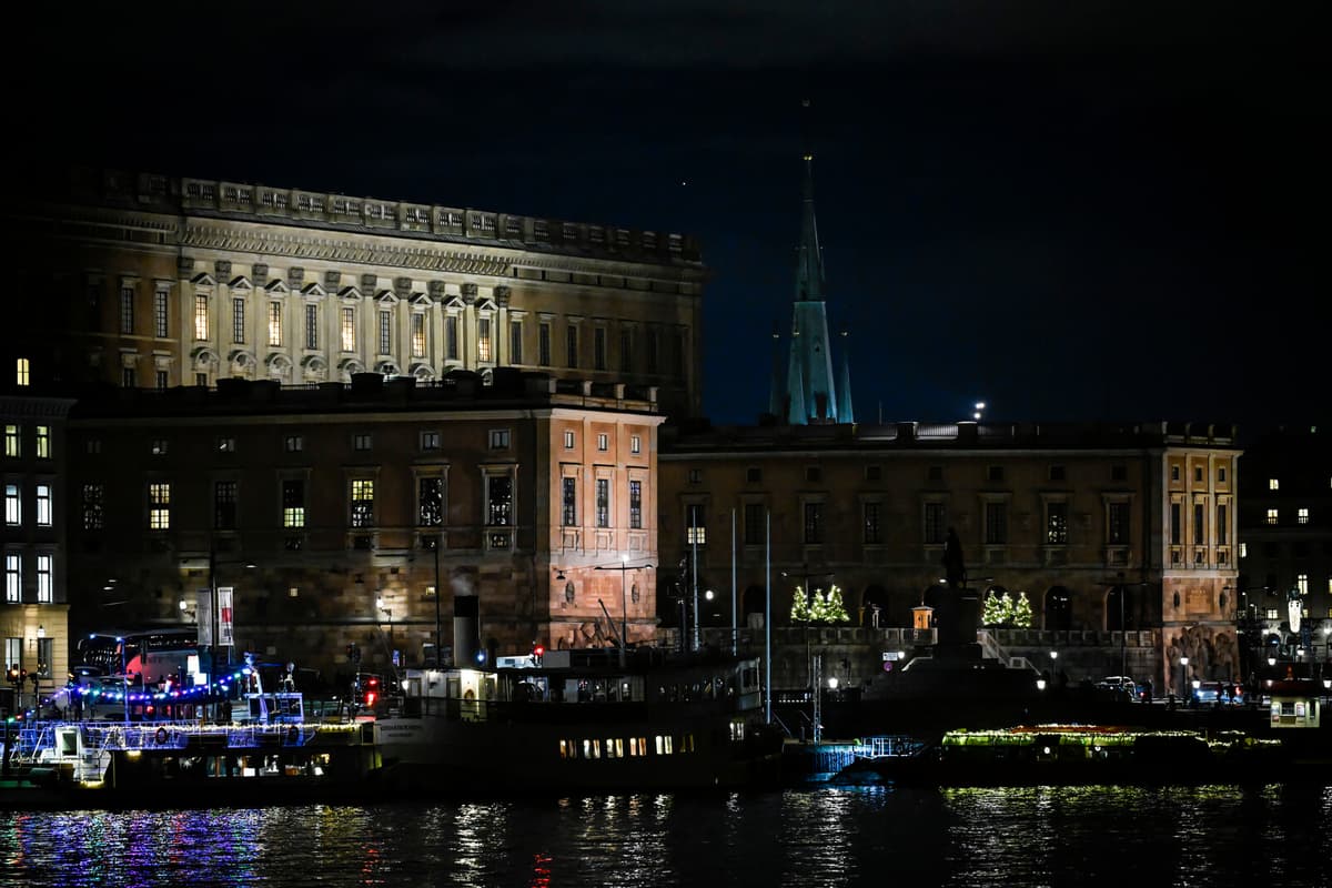 Soldiers involved in accident at the palace – bayonet in calf