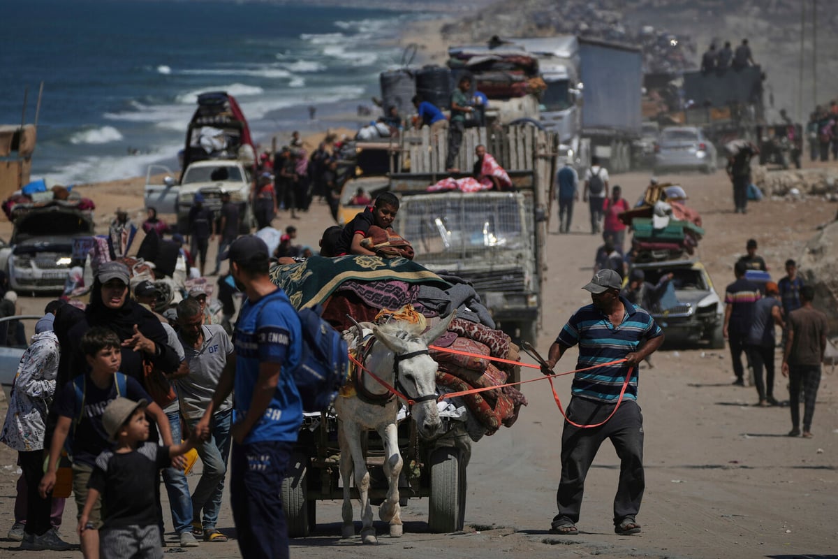 Traffic Jam in Gaza as Israel Warns Residents to Evacuate