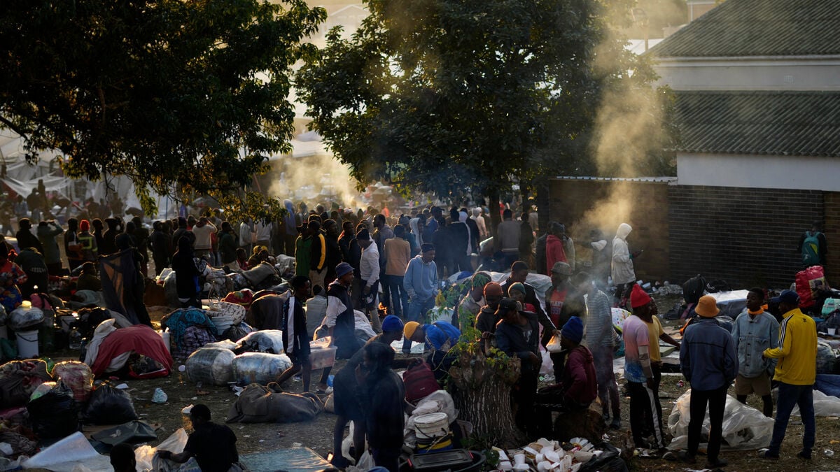 Migrants flee South Africa amid xenophobic vigilante attacks and repatriations