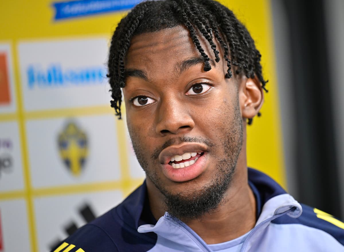 Elanga Signs with Newcastle, Joins Teammate Isak