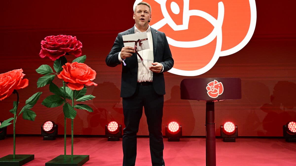 Red-Greens lead Tidö parties in SVT election-day poll, Liberals clear threshold