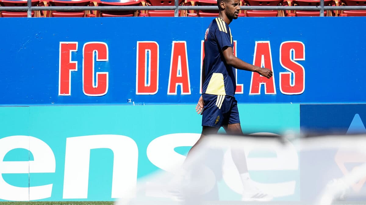 Isak does not train with