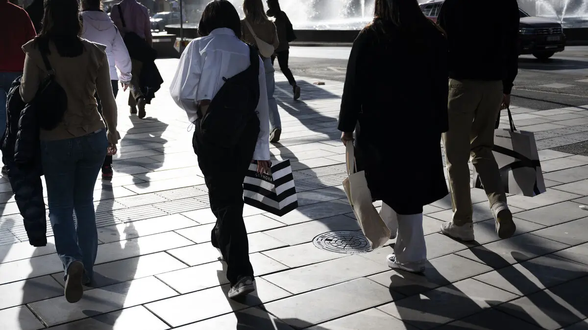 Retail sales fall 0.2% in May, SCB says