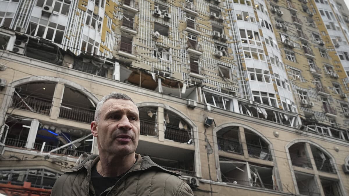 Eight Injured in Russian Missile and Drone Attacks on Kyiv