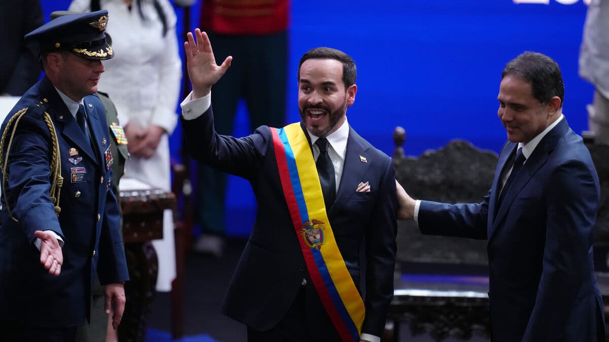 Trump-loyal Abelardo de la Espriella takes office in Colombia as US pledges $1 billion in aid