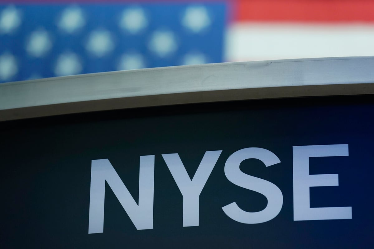 Apple Boosts Wall Street as Stock Market Rises Broadly