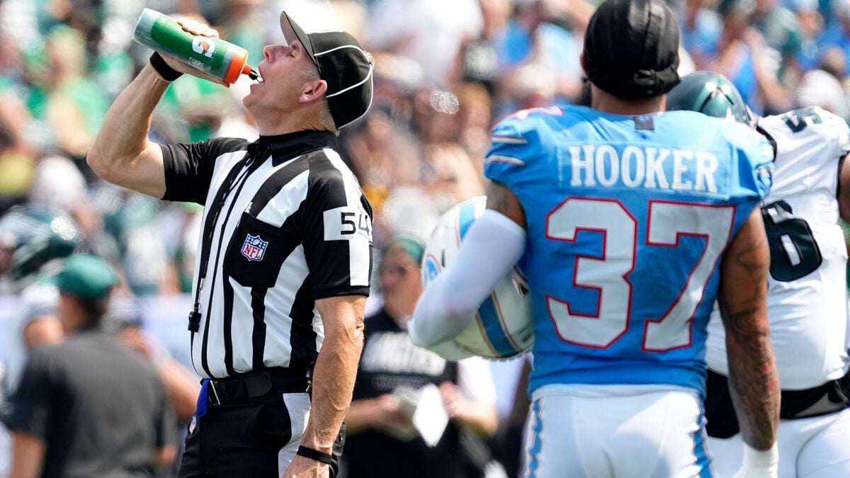 Eagles-Titans game played in 69-degree heat as shoes melt on turf