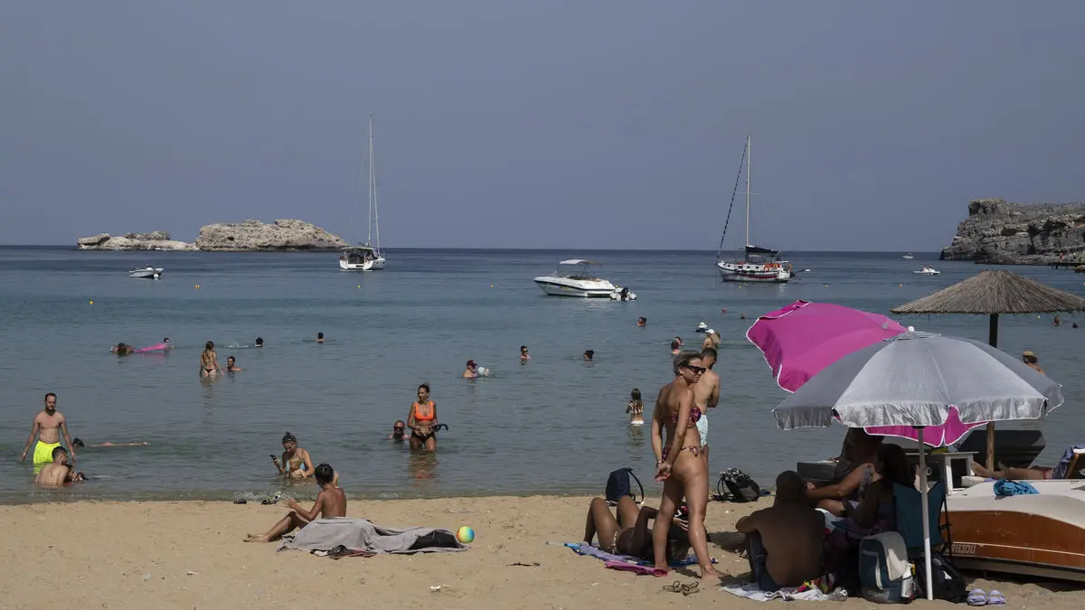 Stock market rush drains Swedes' travel funds