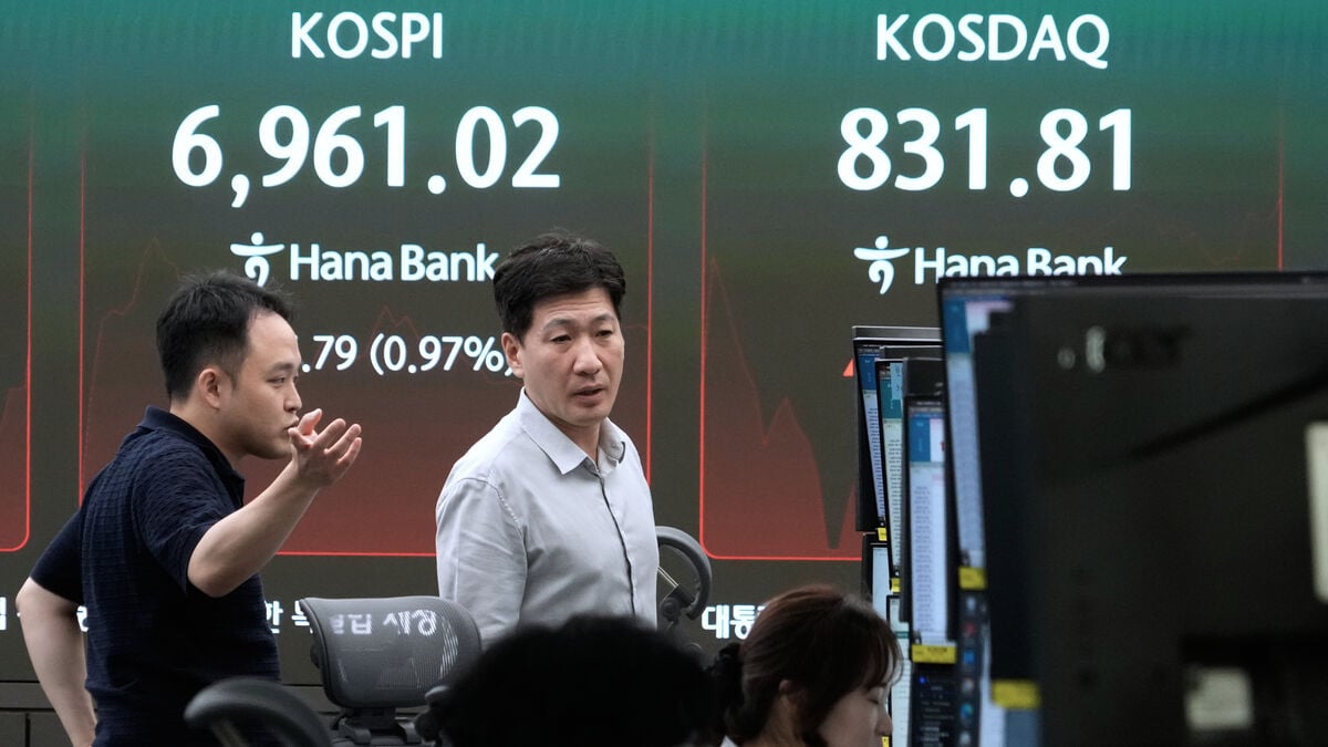 Asian stock markets start the week higher, led by South Korea’s Kospi