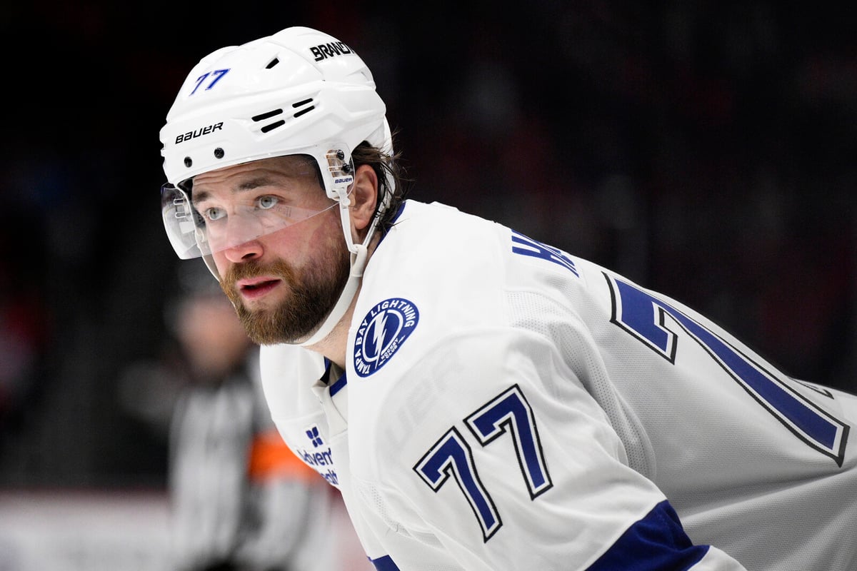 Hedman left the ice – injury status unclear