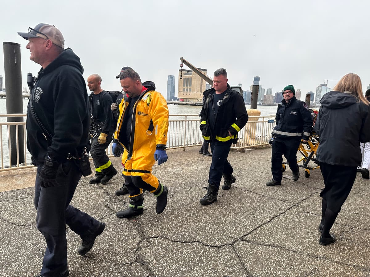 Helicopter Crash in Hudson River Claims Six Lives Near Manhattan