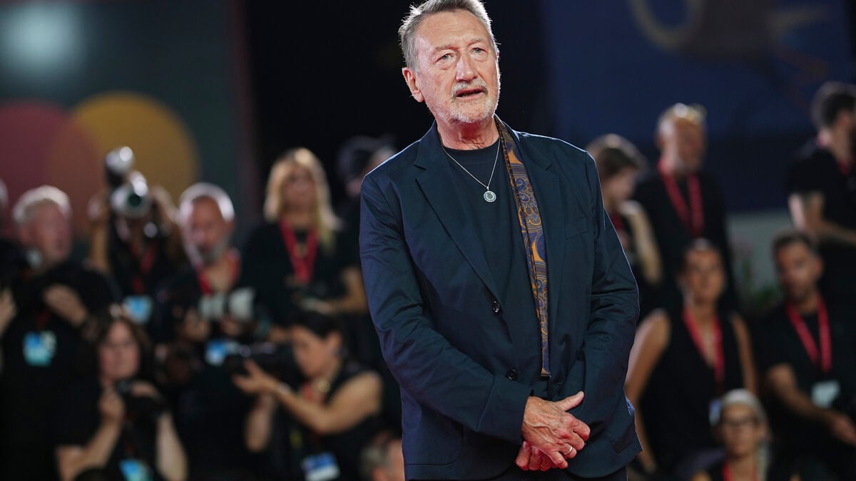 Steven Knight says first draft of new Bond film is complete