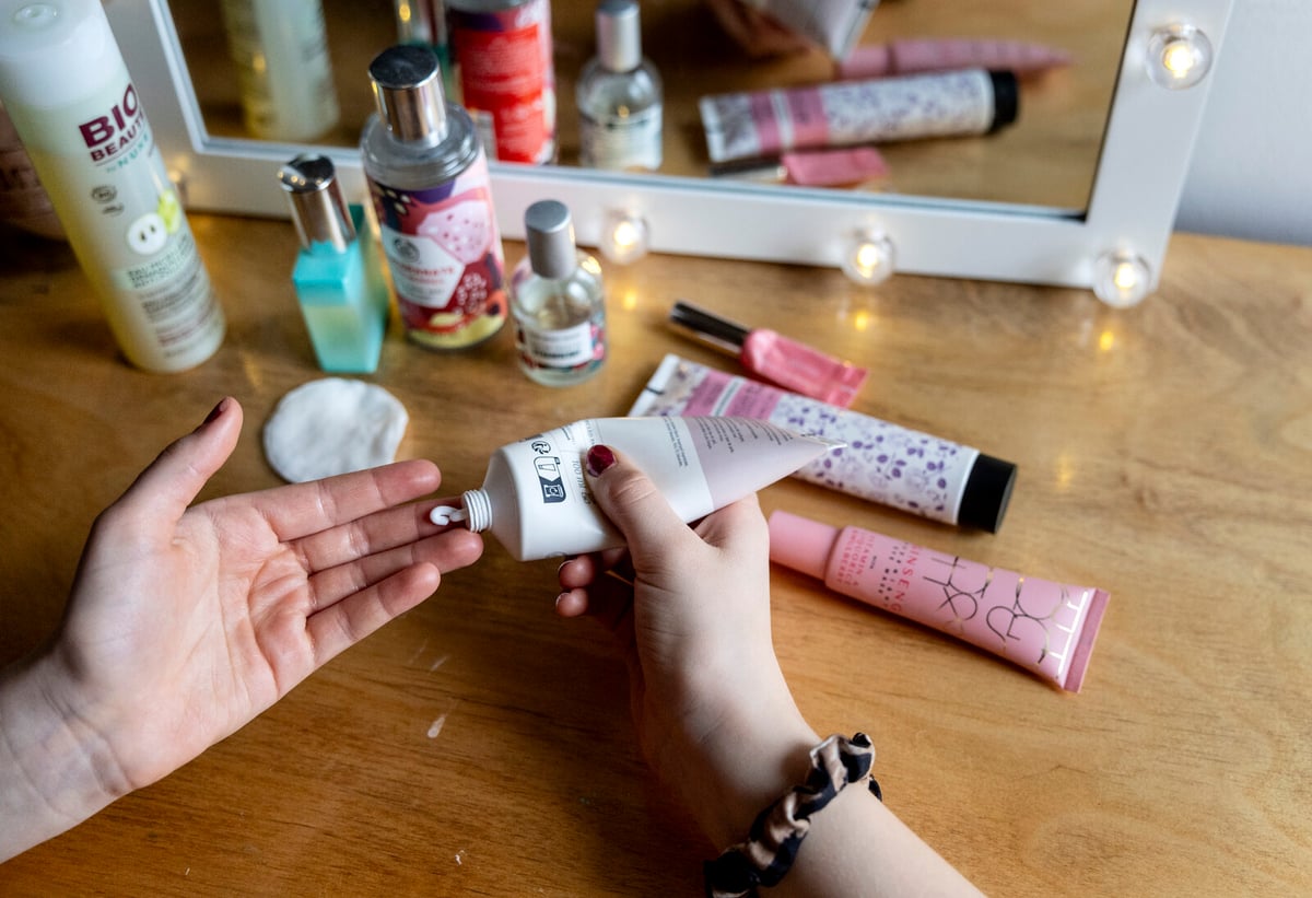 Wants to Ban Makeup Ads to Children