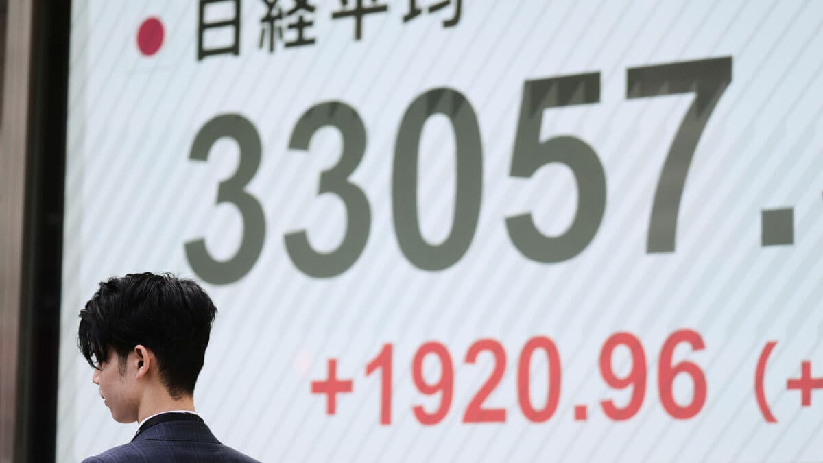 Japanese Stock Market Rises as Technology Shares Surge