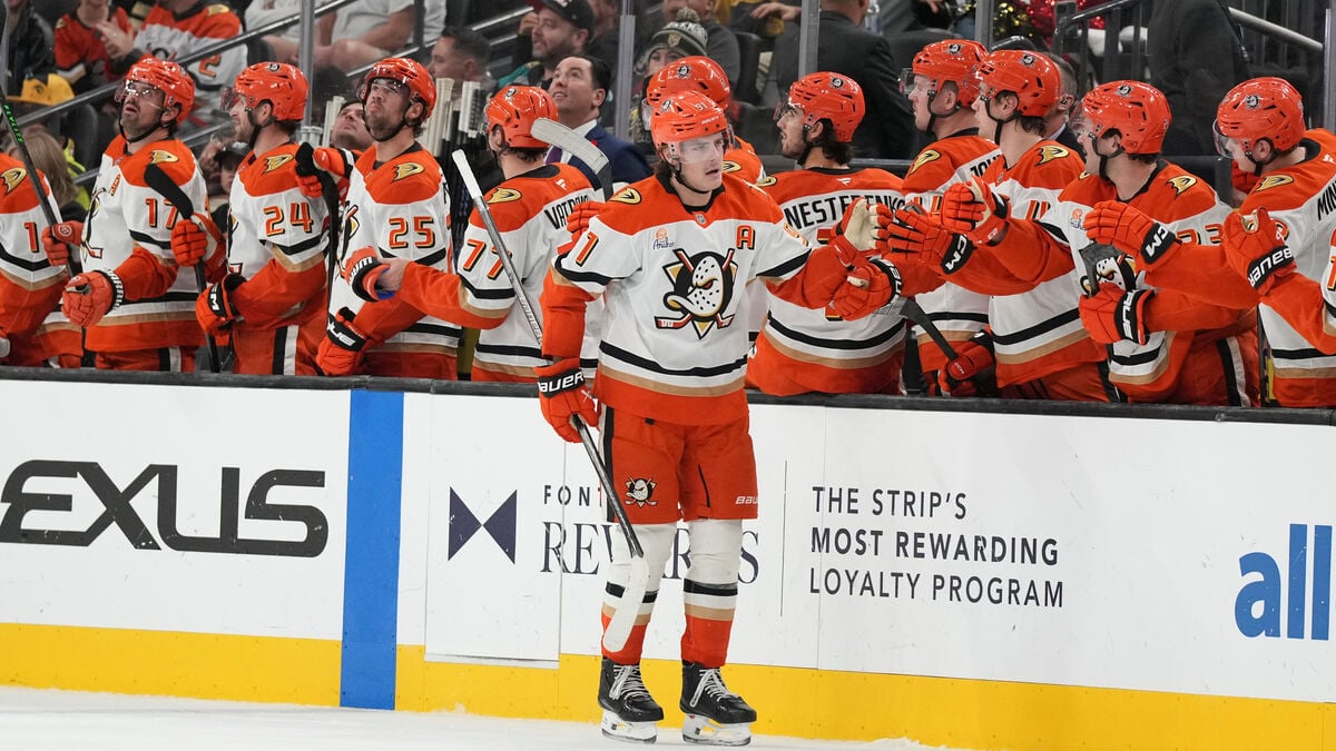 Leo Carlsson's scoring show in the NHL