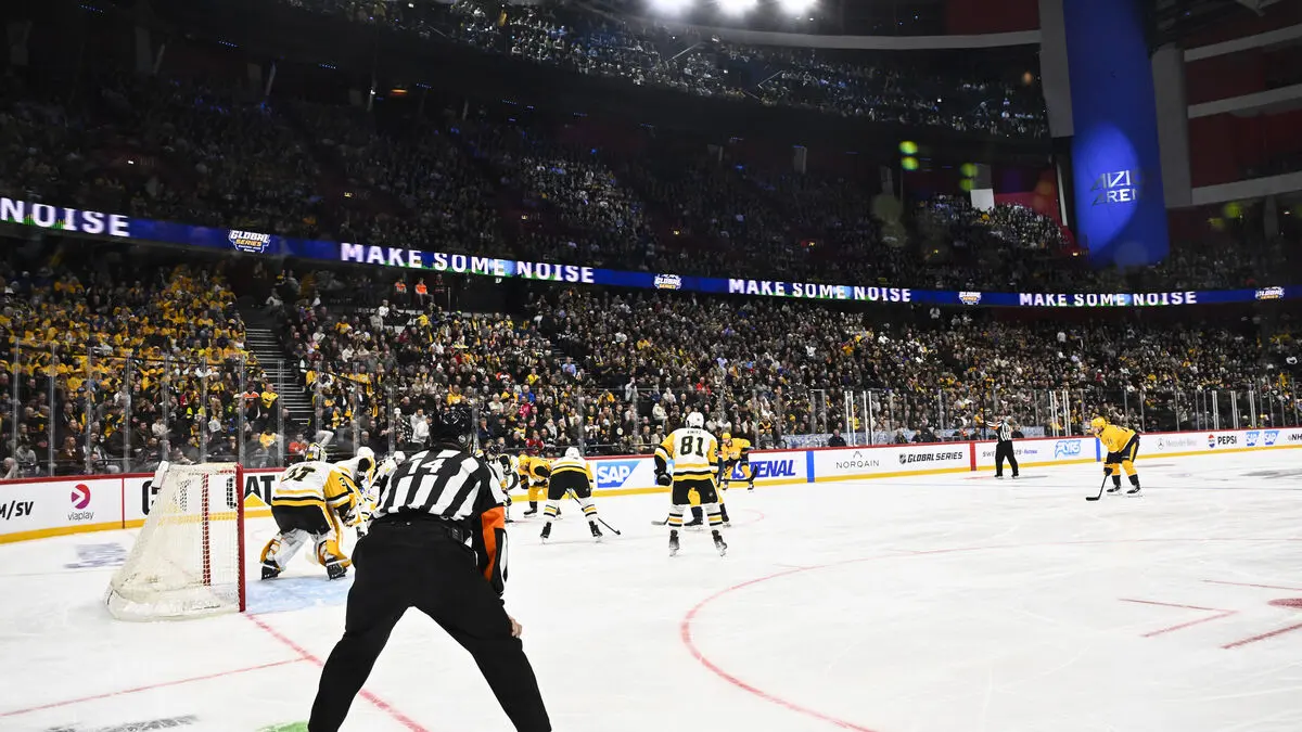 Moment of silence for bus victims before NHL game