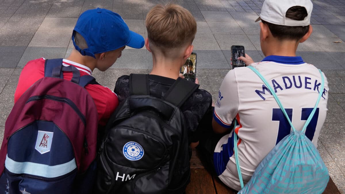 Australia plans to double fines for social media platforms that fail to block child accounts