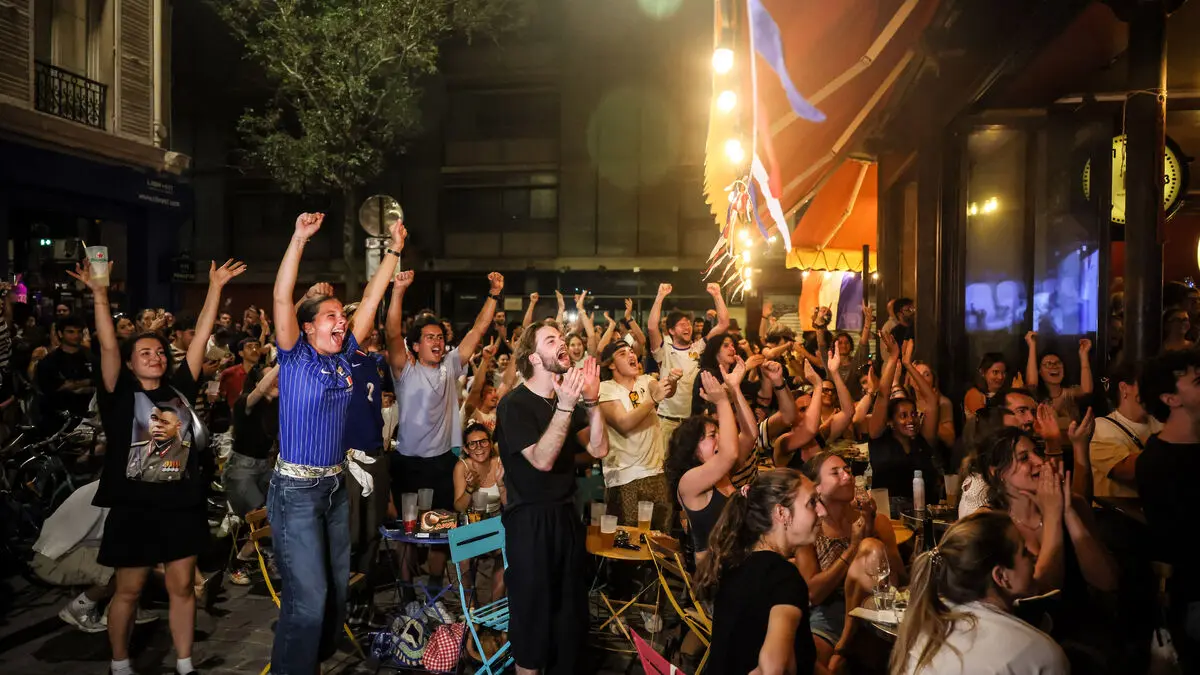 Quiet night in Paris after