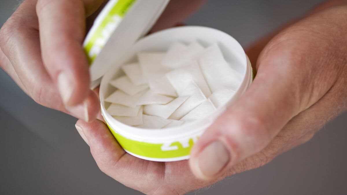 US slows approval of new white snus, tobacco giants fall on Wall Street