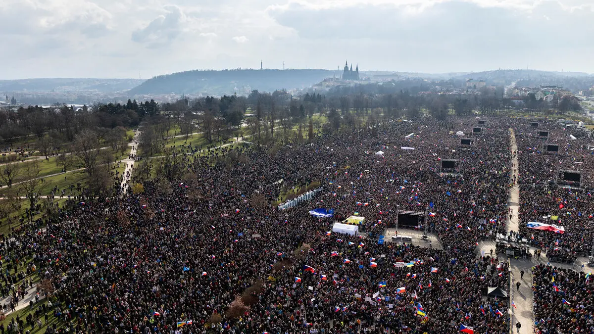 Tens of thousands protest against the government in Prague
