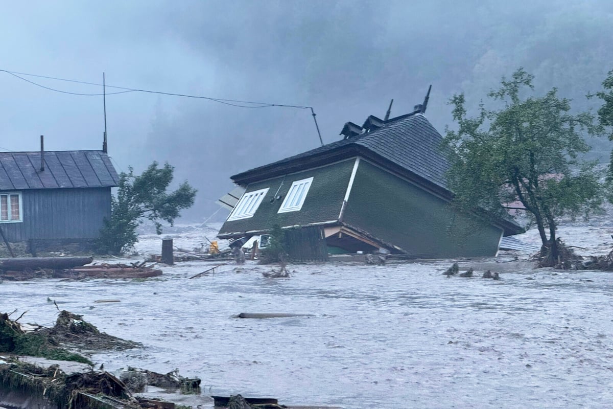 Three Dead, Hundreds Evacuated in Romania Floods