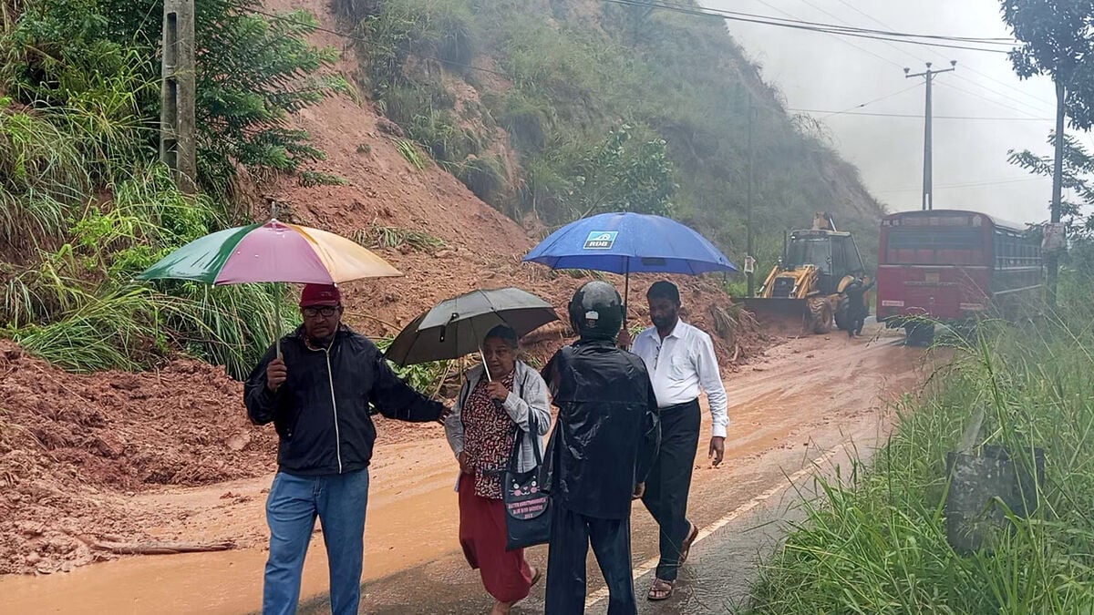 Deadly floods shut down Sri Lanka
