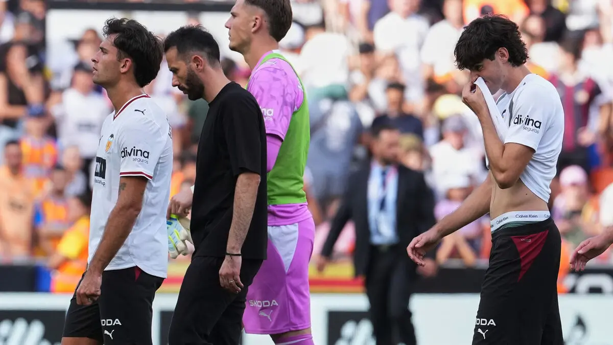 Valencia sack sporting director and coaching staff after disastrous start to La Liga season