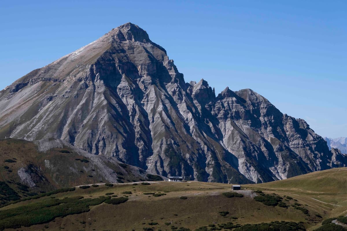 Hikers Struck by Lightning in Austrian Alps Die