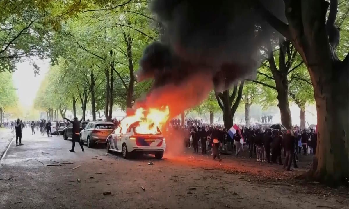 30 Arrested After Violent Riots in The Hague