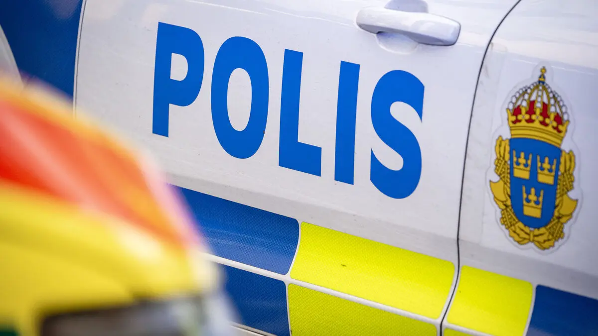 Police officer crashes at 106 km/h on 40-km road, charged
