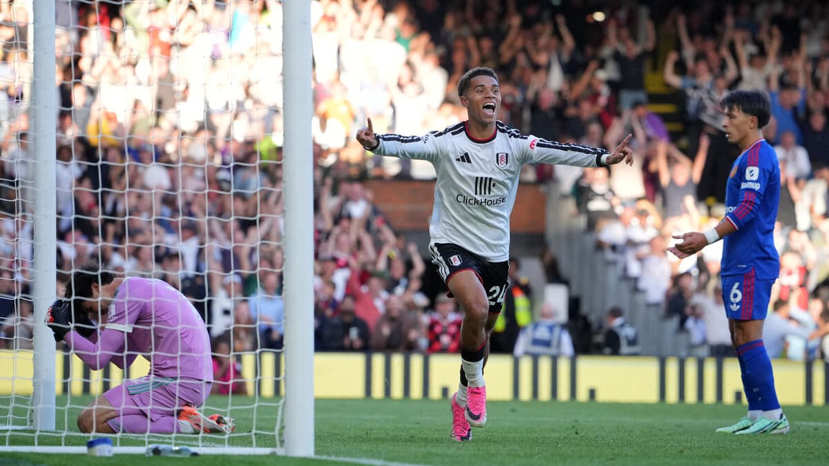 Matheus Cunha salvages point for Manchester United after bizarre own goal at Fulham