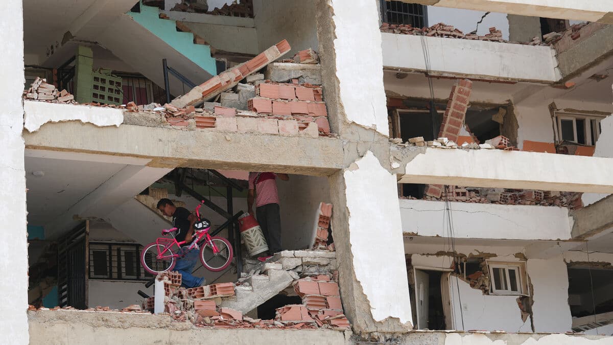 Venezuela quake death toll rises to 2,645, with thousands still missing