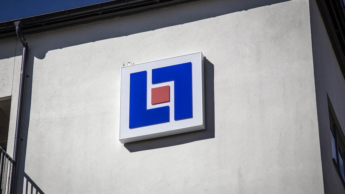 Länsförsäkringar to Cut 400 Jobs in Drive to Save 2 Billion Kronor