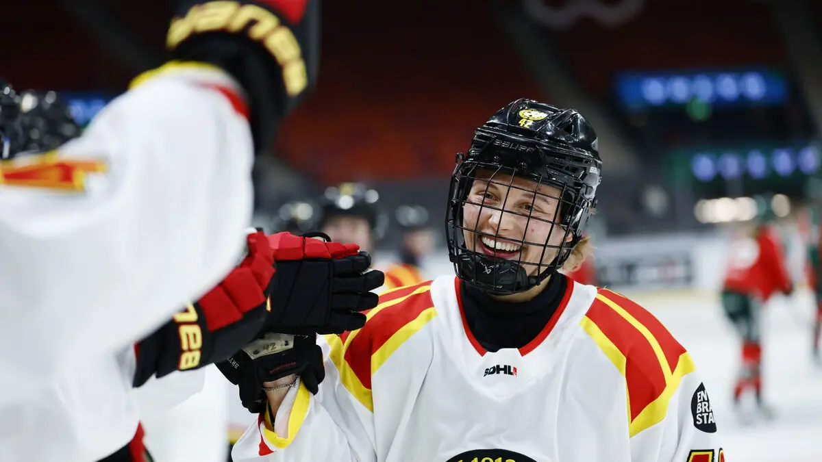Brynäs overcame Frölunda in the first SDHL final