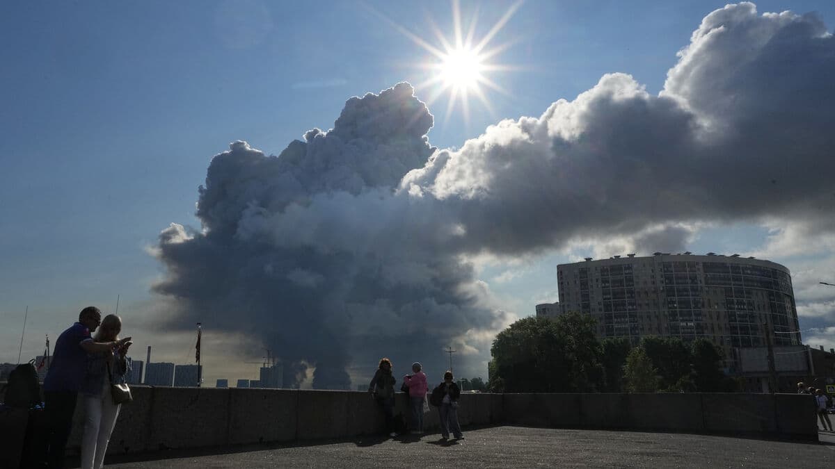 Wildberries warehouse catches fire after new Ukrainian attacks near St. Petersburg and Moscow