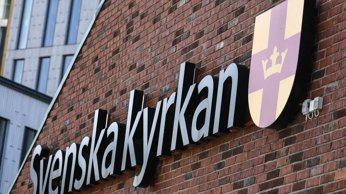 Priest had 100,000 child porn images – sentenced