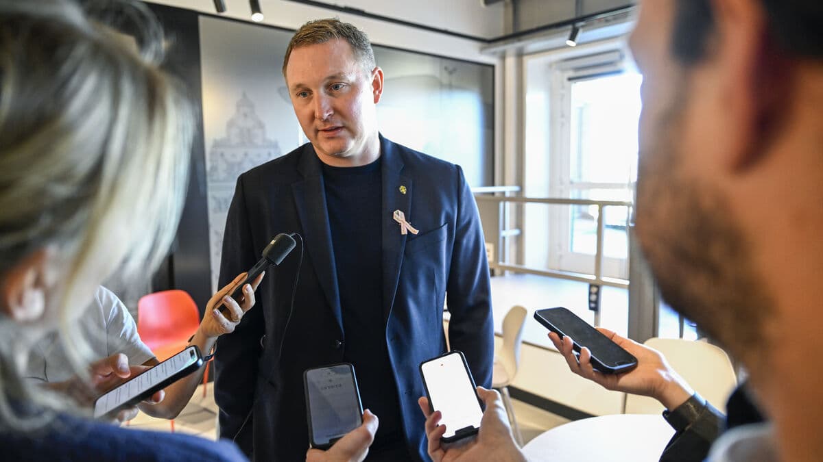 Kim Källström Praises Graham Potter as a Competent Coach for Sweden