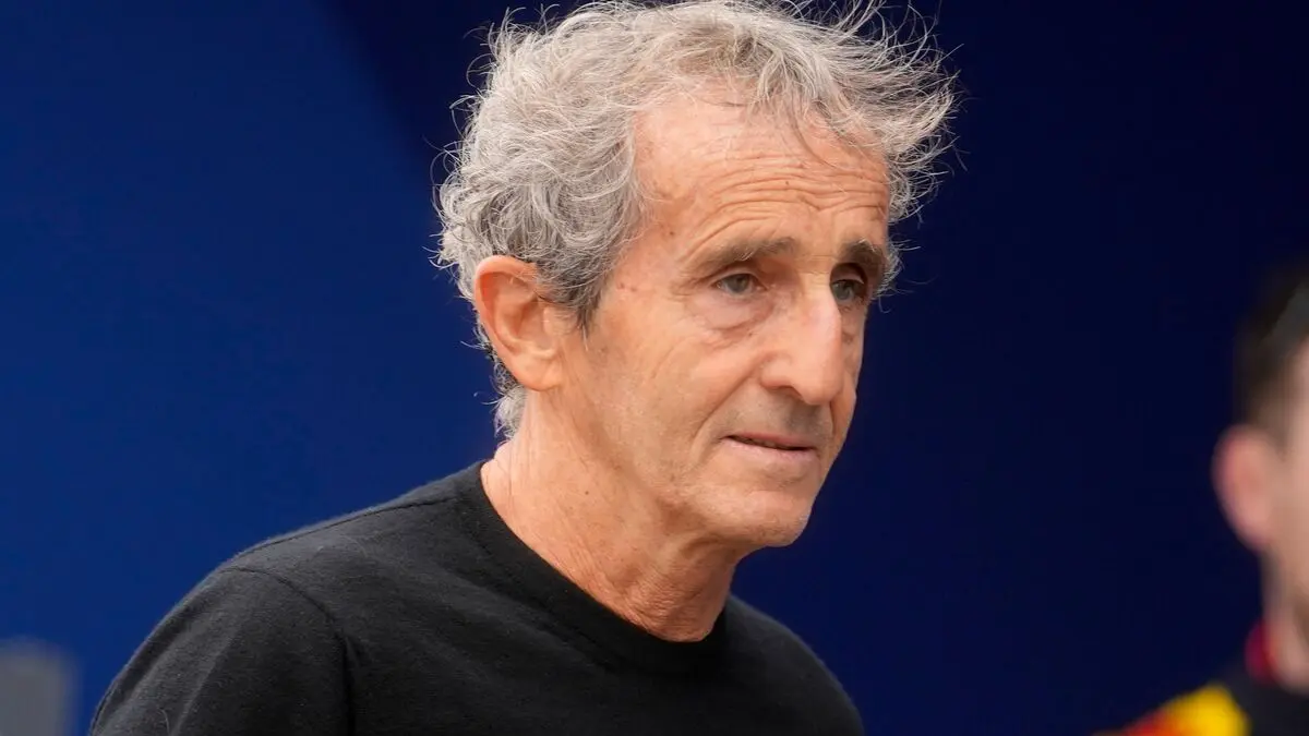 Former Formula 1 world champion Alain Prost hit in the head by robbers