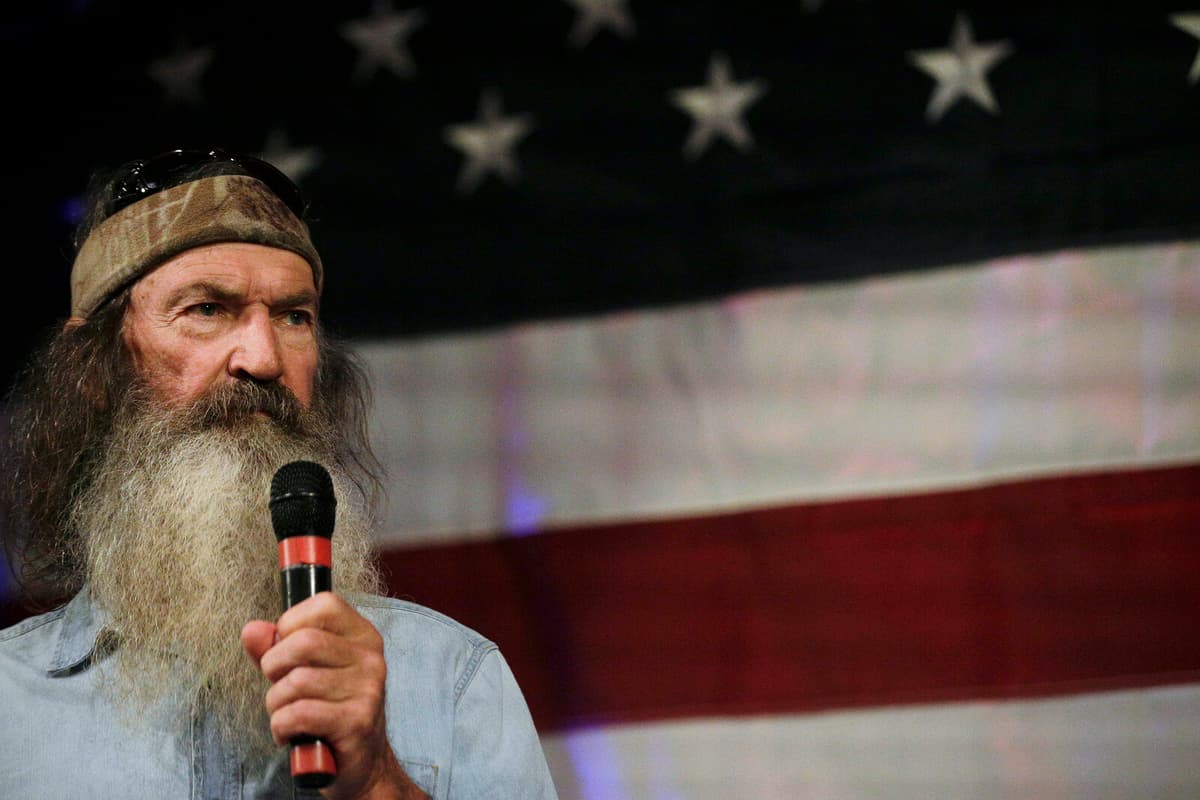 Duck Dynasty Star Phil Robertson Dies at 79