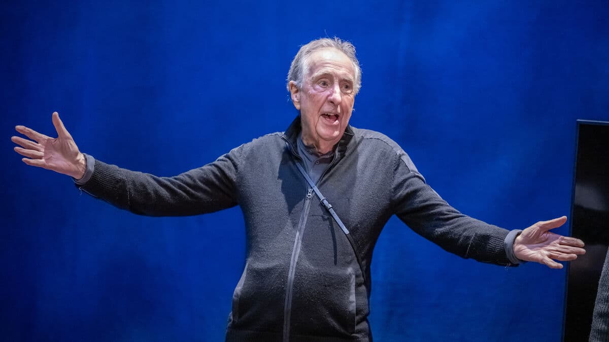 Monty Python icon Eric Idle surprises Malmö ensemble with sing-along
