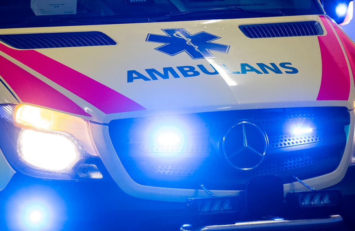 Car Hits Tree Near Hässleholm, Two Seriously Injured