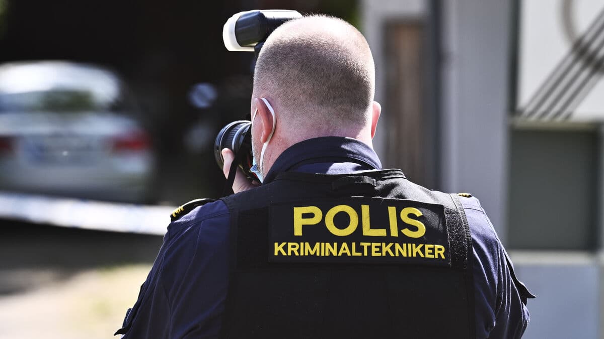 Man in his 60s arrested for three attempted murders in Älvsjö