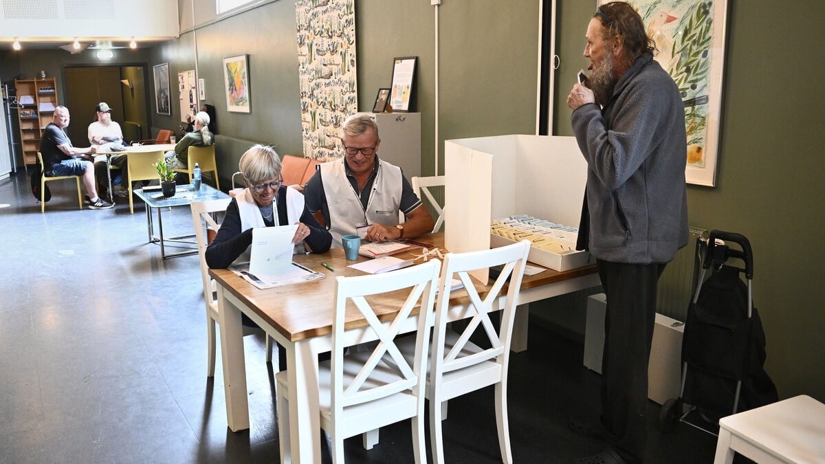 Everyone should have a chance to vote, Swedish City Mission says as it brings early voting to people in poverty