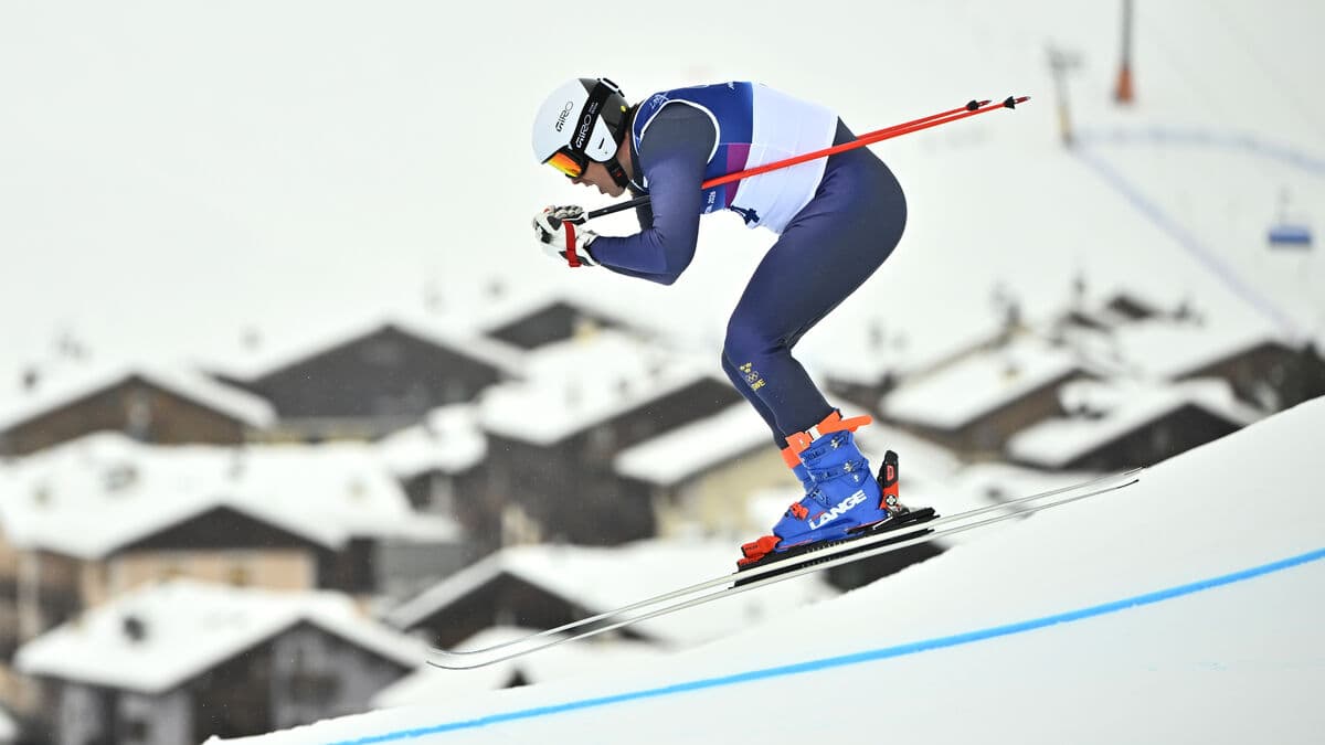 David Mobärg on the podium at World Cup ski cross in Craigleith, Canada