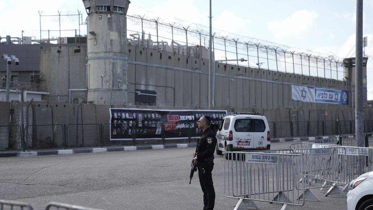 Accuses Israel of torturing prisoners