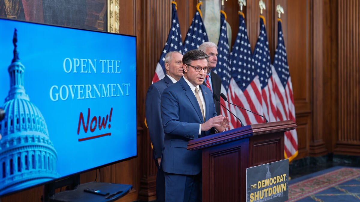 US shutdown costs $143 billion a week