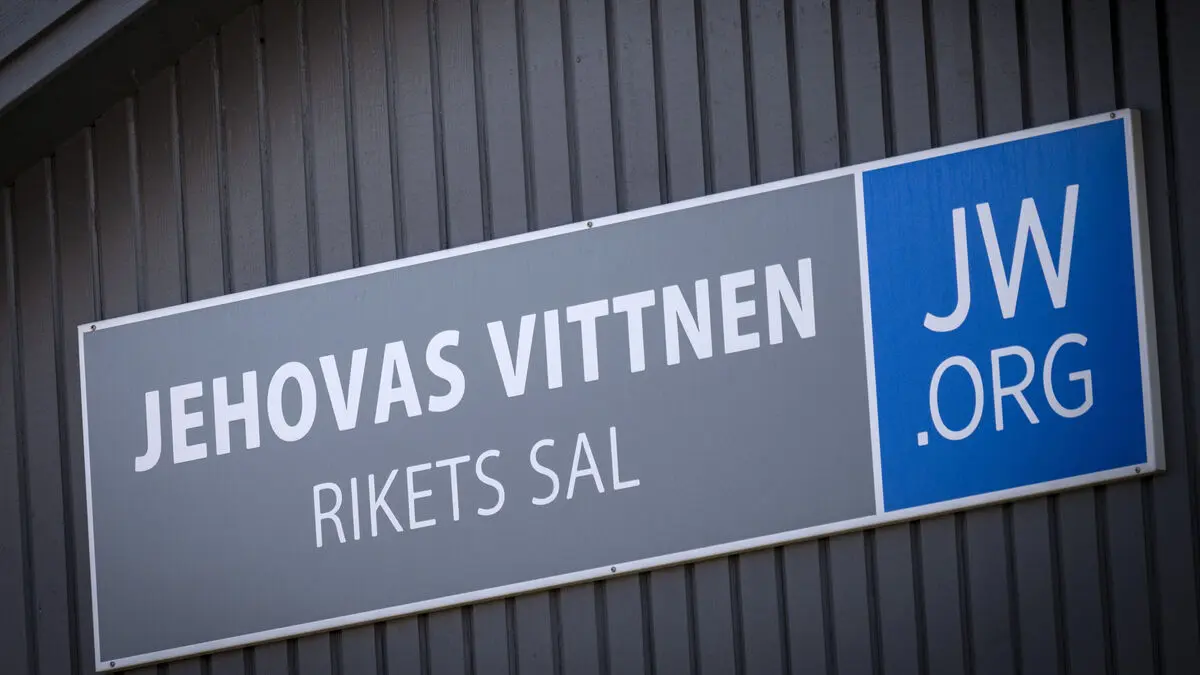 Jehovah's Witnesses relax blood transfusion rules and allow members to store their own blood