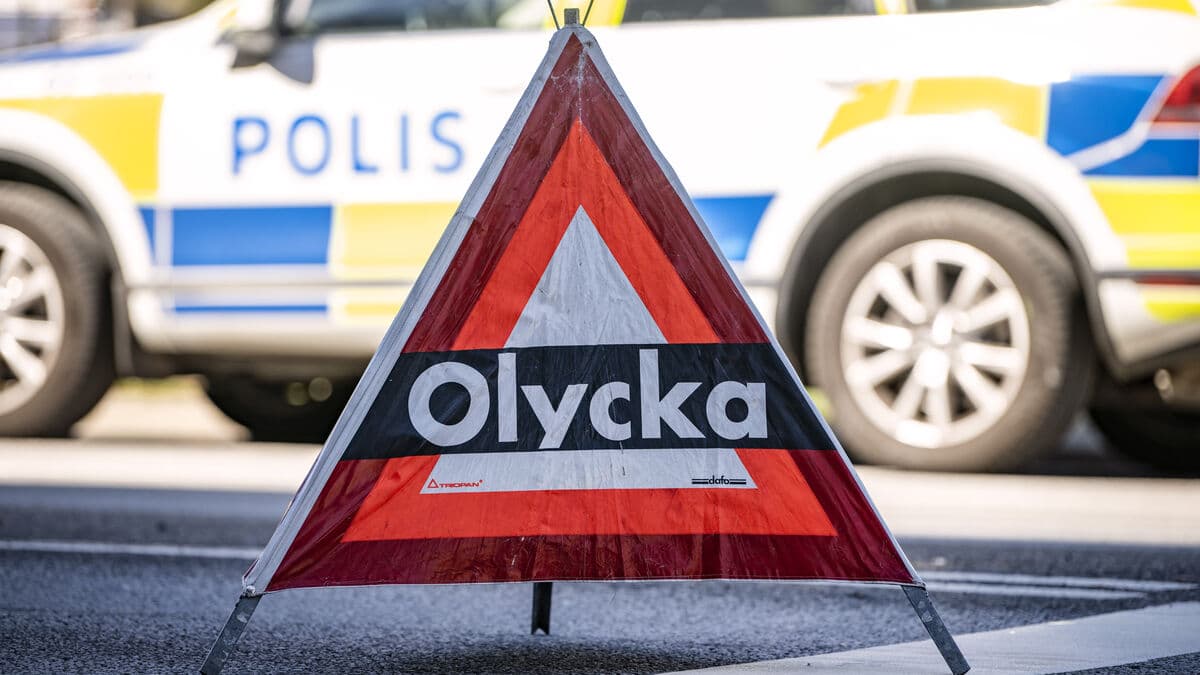 Six people hospitalized after car collides with excavator in Tollarp outside Kristianstad